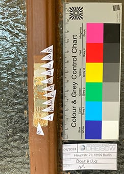 Stratigrafische Freilegung der Farbschichten (Quelle: B.Dreisow)