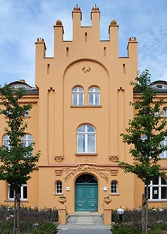 Farbbefunderhebung an ausgewählten Bauteilen an der Außenfassade (Quelle: https://denkmaldatenbank.berlin.
de/daobj.php?obj_dok_nr=09012082)