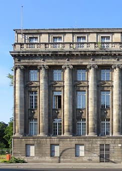 Ehemalige Baugewerkeschule, Straßenansicht (Urheber: Jörg Zägel, Quelle: www.wikipedia.org)